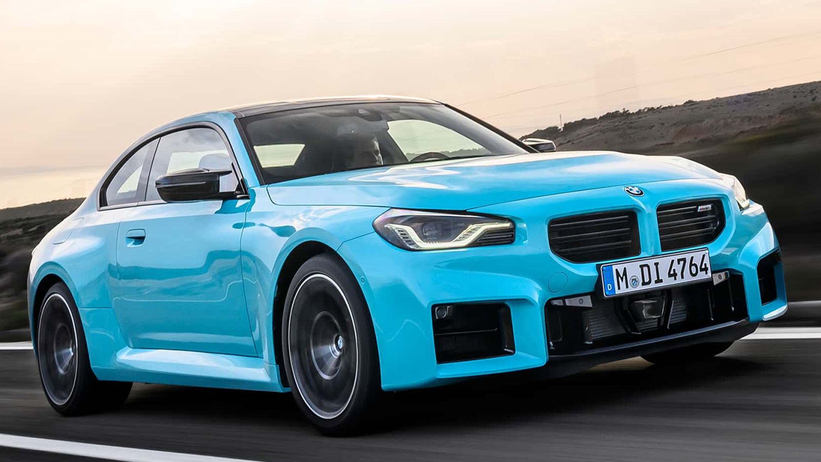 H νέα BMW M2 xDrive διαθέτει ένα πλήρως μεταβλητό σύστημα τετρακίνησης, το οποίο σε νορμάλ συνθήκες οδήγησης στέλνει την κίνηση μόνο στους πίσω τροχού